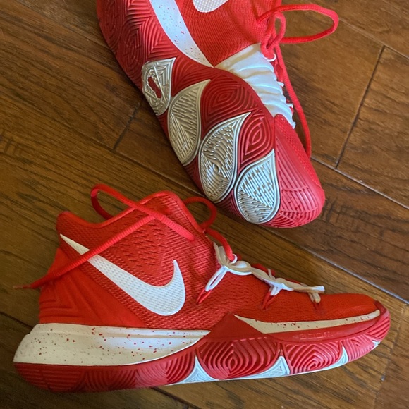 Basketball shoes. Worn one season - Picture 2 of 3